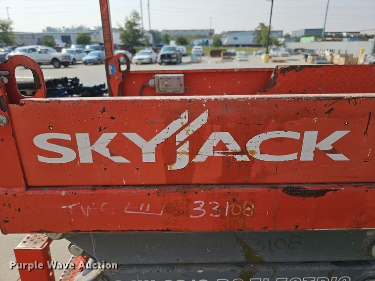 image for item DQ0308 Skyjack SJIII 3219 scissor lift