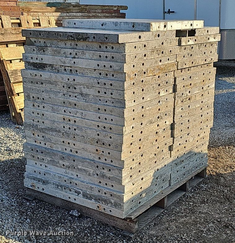 image for item DQ0317 Approximately 43 Wall Ties & Form concrete forms