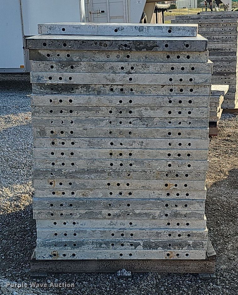 image for item DQ0317 Approximately 43 Wall Ties & Form concrete forms