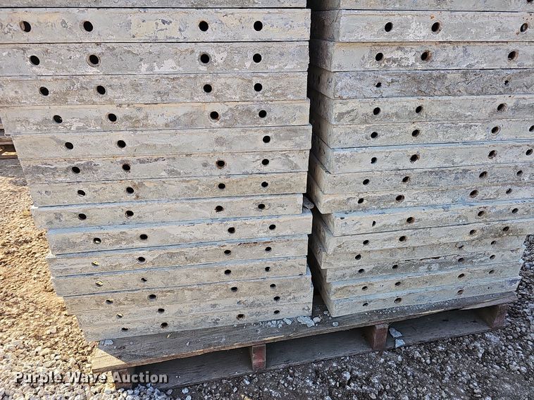 image for item DQ0317 Approximately 43 Wall Ties & Form concrete forms