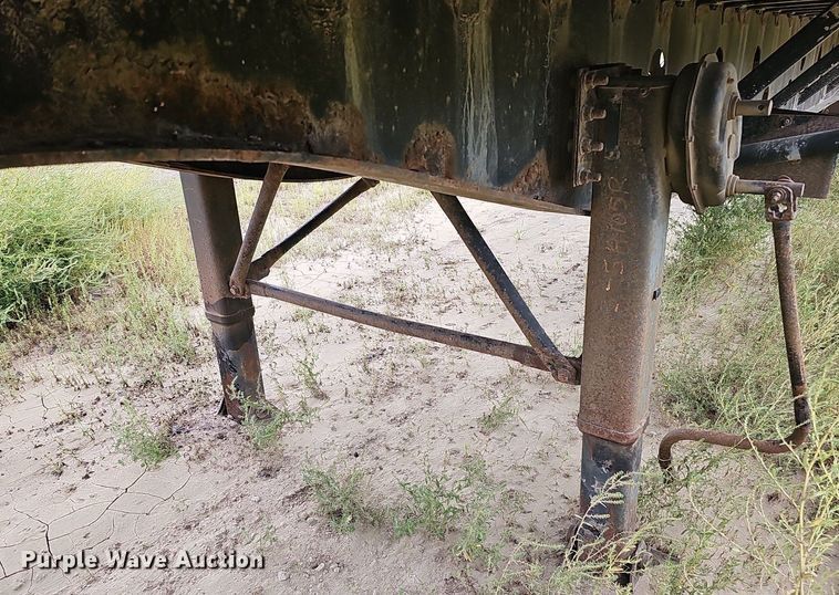 image for item DQ0323 1997 Transcraft  Eagle W2 flatbed trailer