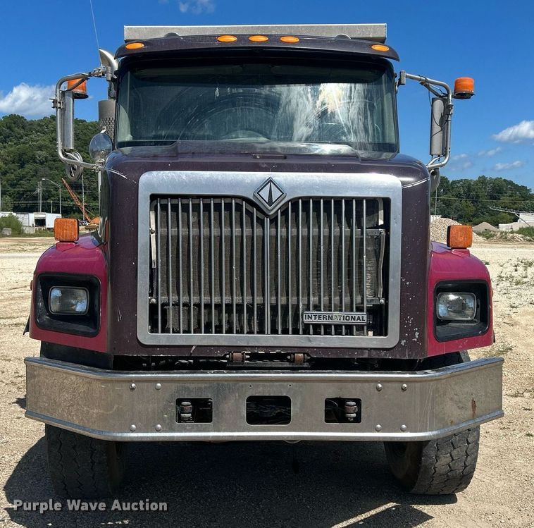 image for item DQ0893 2000 International 5600i  dump truck