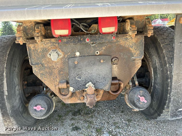 image for item DQ0893 2000 International 5600i  dump truck