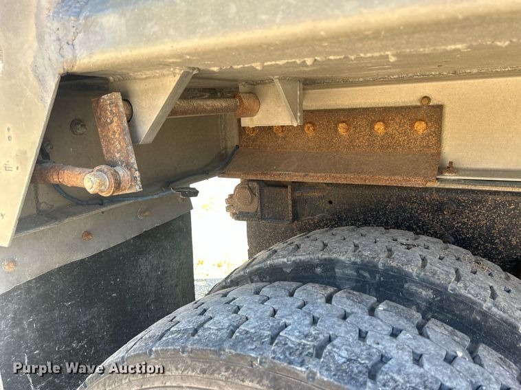 image for item DQ0893 2000 International 5600i  dump truck