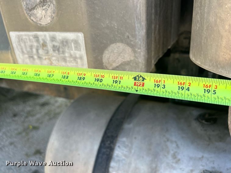 image for item DQ0893 2000 International 5600i  dump truck