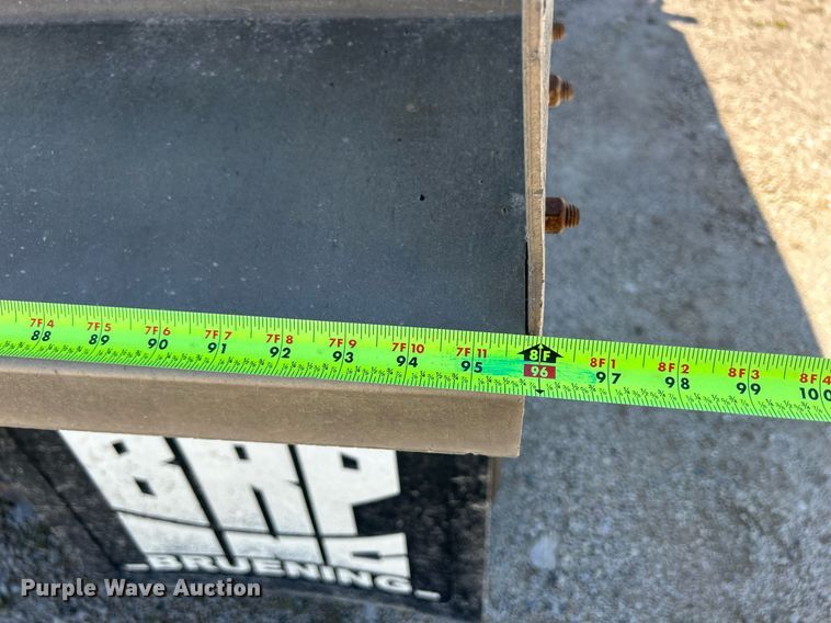 image for item DQ0893 2000 International 5600i  dump truck