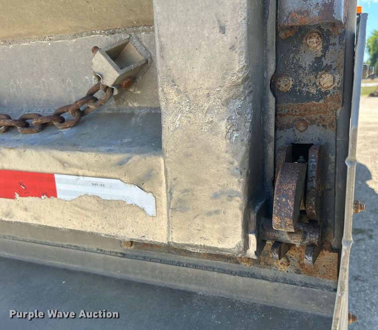 image for item DQ0893 2000 International 5600i  dump truck