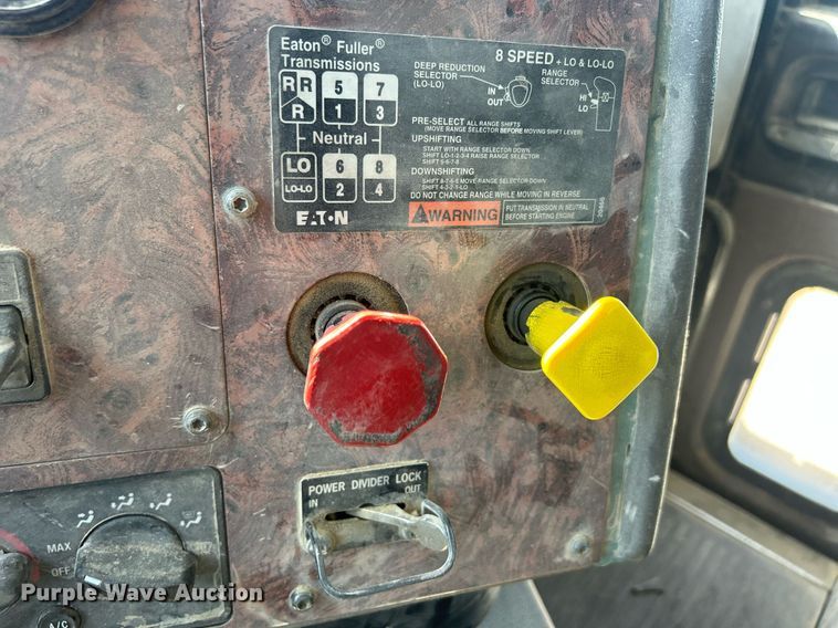 image for item DQ0893 2000 International 5600i  dump truck