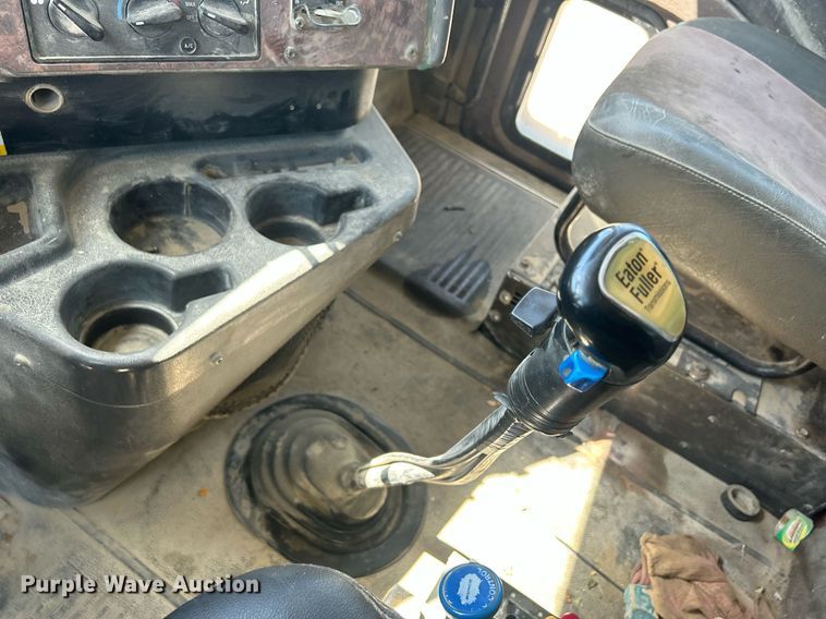 image for item DQ0893 2000 International 5600i  dump truck