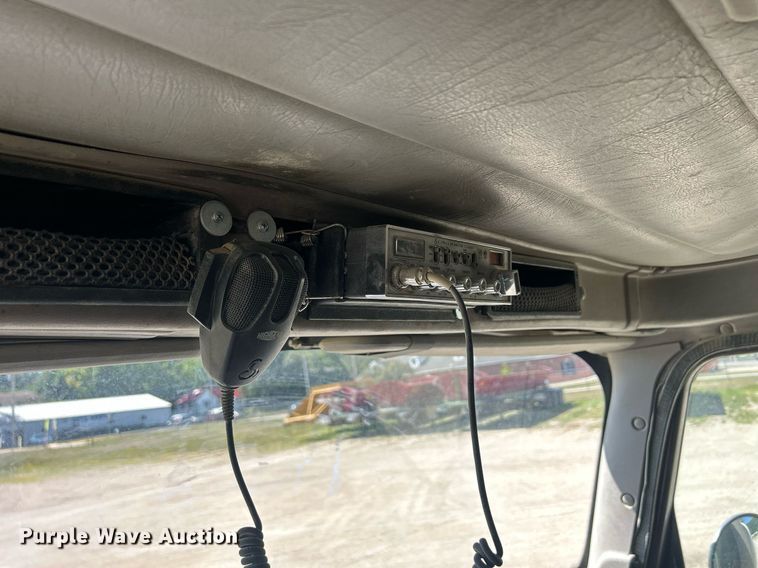 image for item DQ0893 2000 International 5600i  dump truck