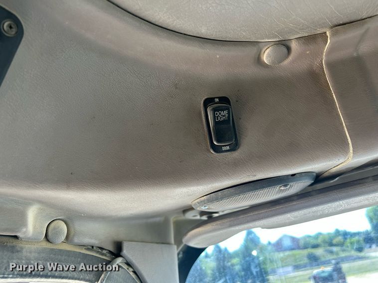 image for item DQ0893 2000 International 5600i  dump truck