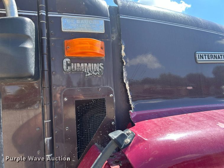 image for item DQ0893 2000 International 5600i  dump truck