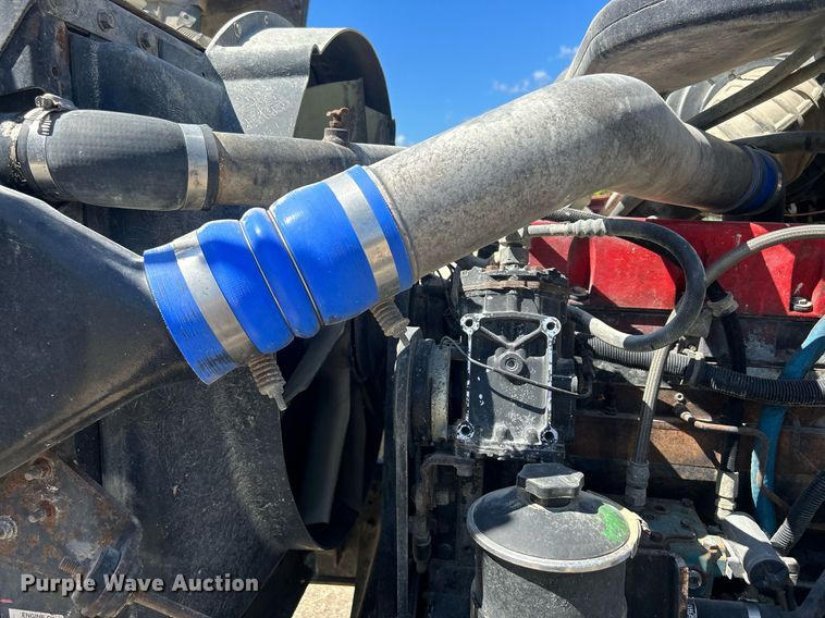 image for item DQ0893 2000 International 5600i  dump truck