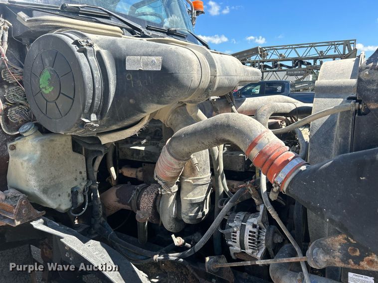 image for item DQ0893 2000 International 5600i  dump truck