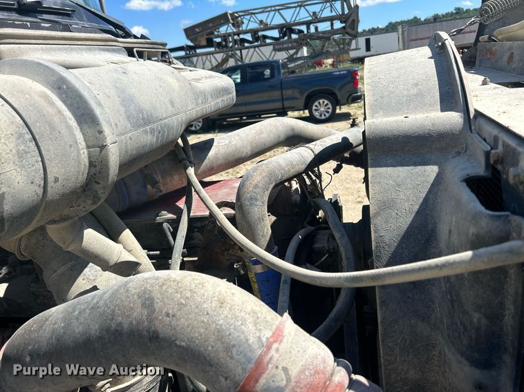 image for item DQ0893 2000 International 5600i  dump truck