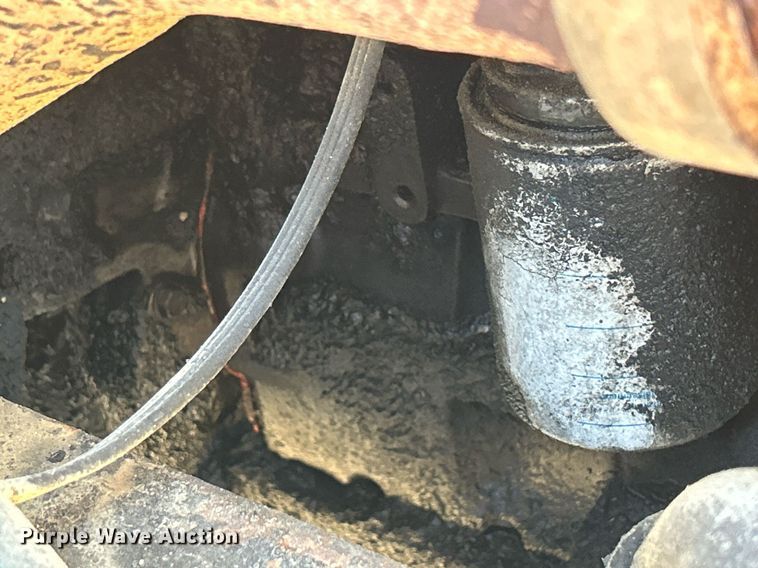 image for item DQ0893 2000 International 5600i  dump truck