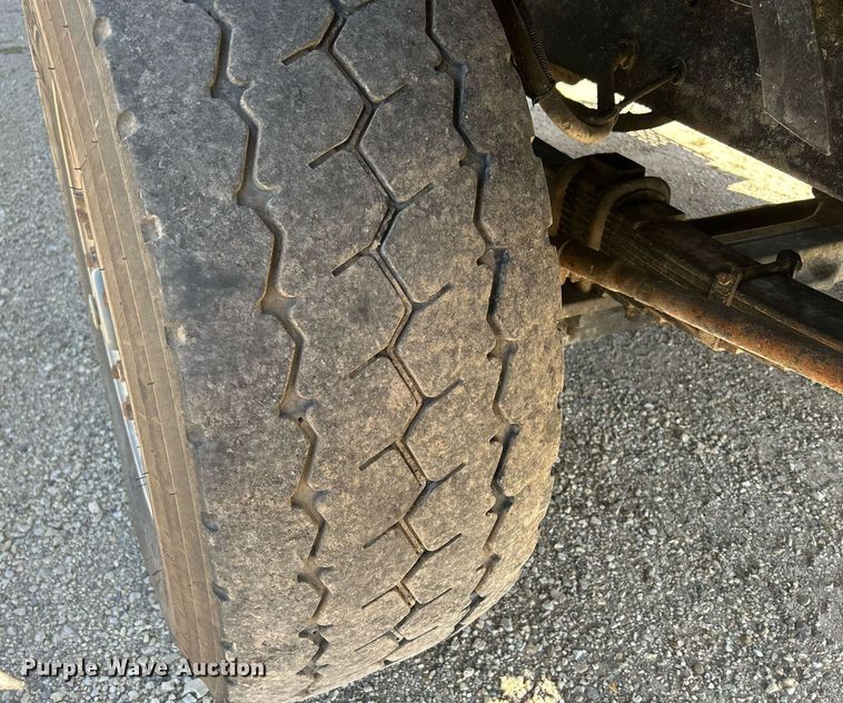 image for item DQ0893 2000 International 5600i  dump truck