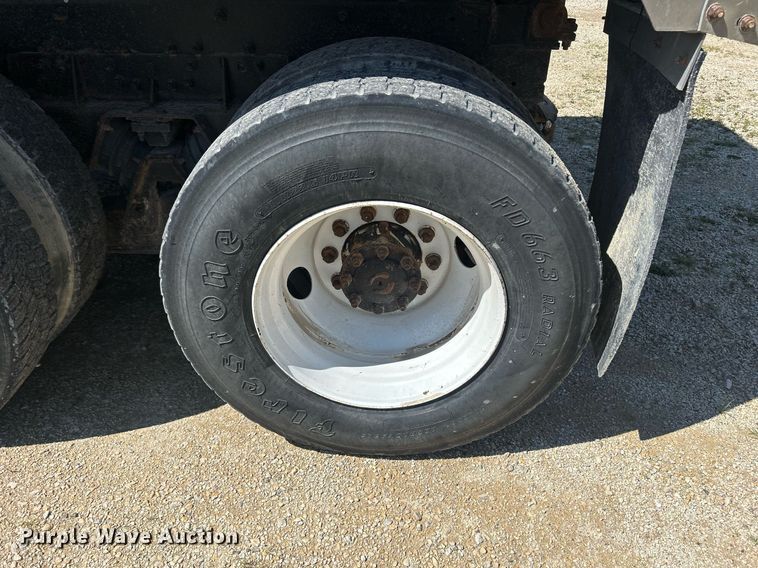 image for item DQ0893 2000 International 5600i  dump truck