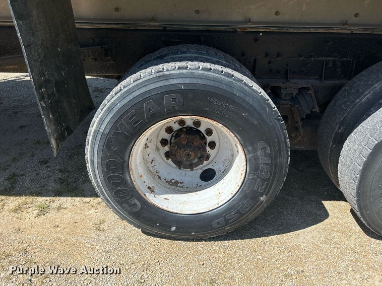 image for item DQ0893 2000 International 5600i  dump truck