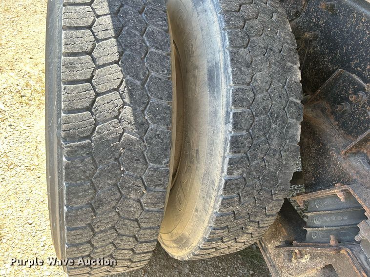 image for item DQ0893 2000 International 5600i  dump truck