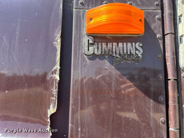 image for item DQ0893 2000 International 5600i  dump truck