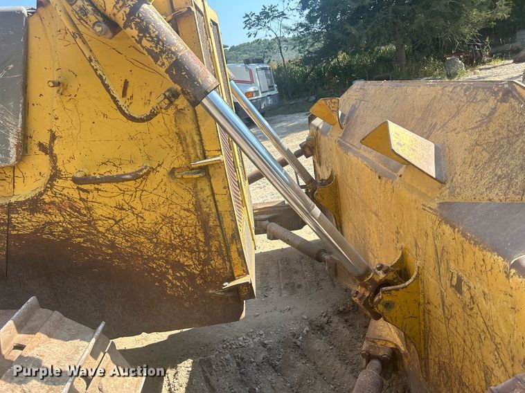 image for item DQ0911 1998 Komastu D65EX-12 dozer