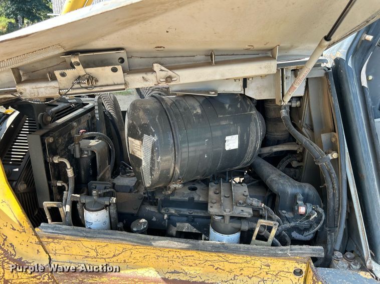 image for item DQ0911 1998 Komastu D65EX-12 dozer