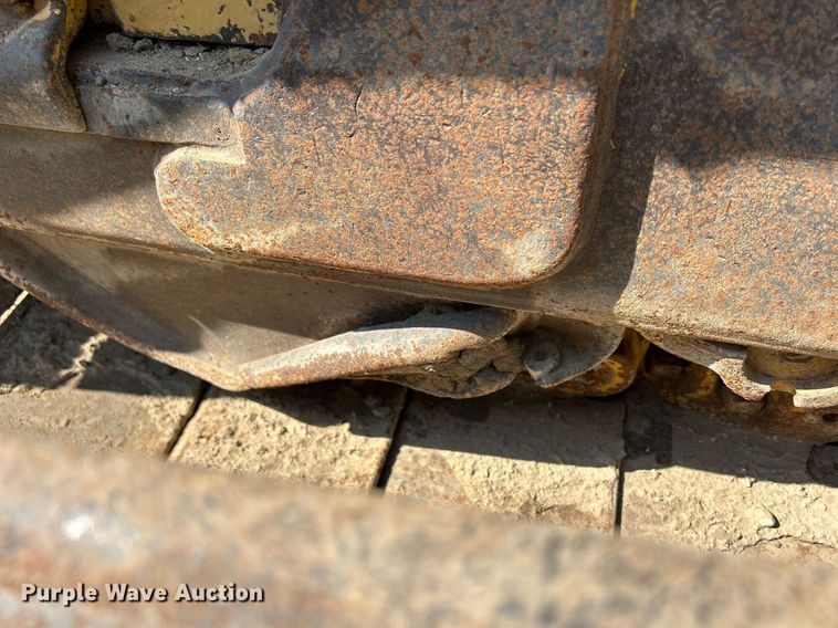 image for item DQ0911 1998 Komastu D65EX-12 dozer