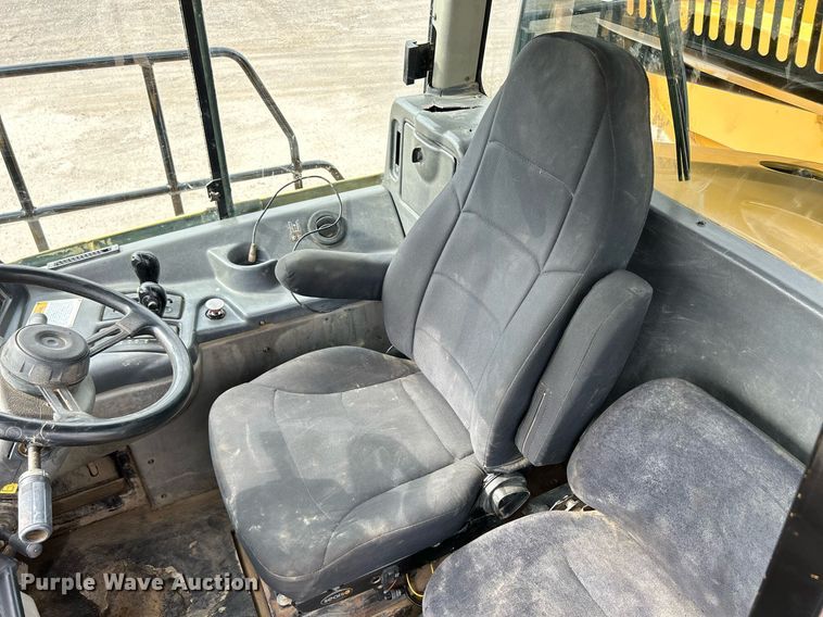 image for item DQ0920 2004 Caterpillar 730  haul truck