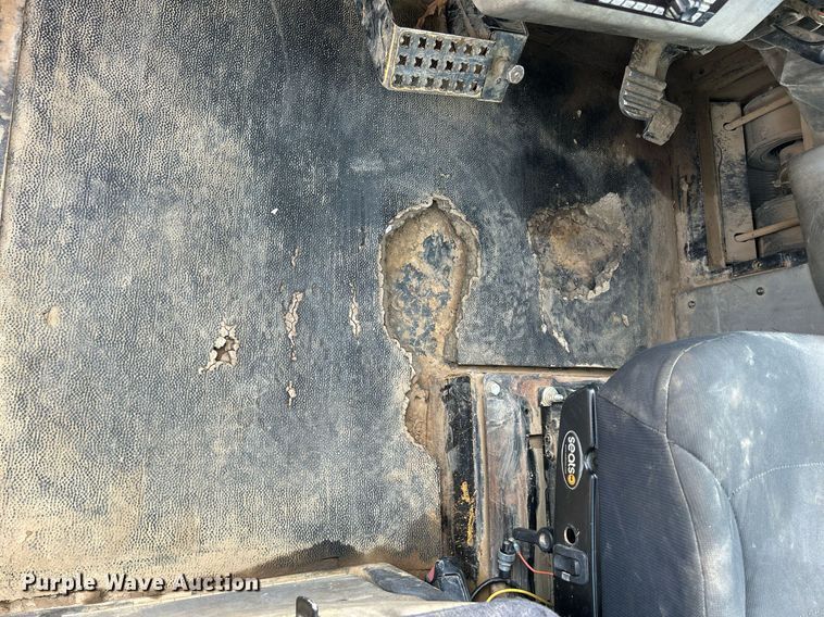 image for item DQ0920 2004 Caterpillar 730  haul truck