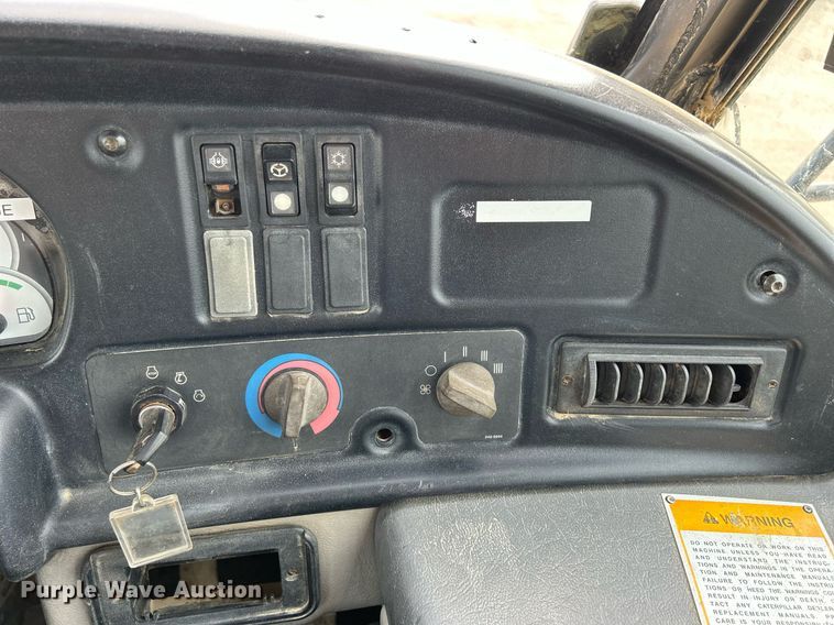 image for item DQ0920 2004 Caterpillar 730  haul truck