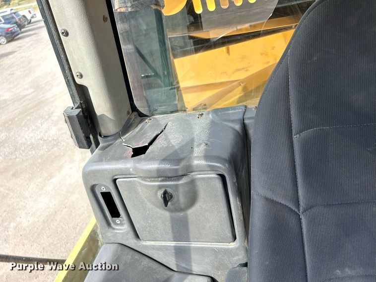 image for item DQ0920 2004 Caterpillar 730  haul truck