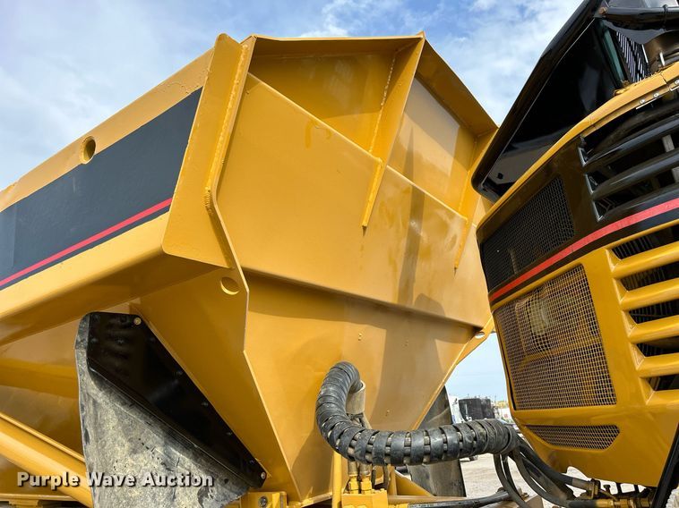 image for item DQ0920 2004 Caterpillar 730  haul truck