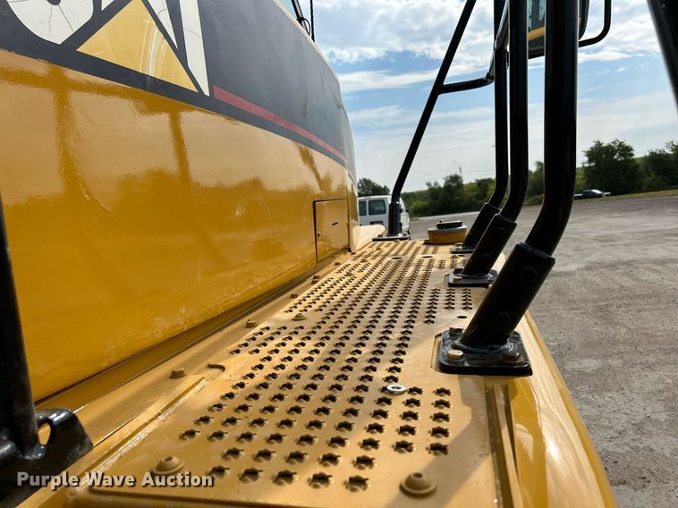 image for item DQ0920 2004 Caterpillar 730  haul truck