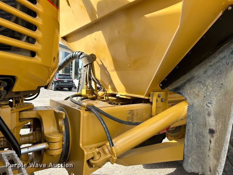 image for item DQ0920 2004 Caterpillar 730  haul truck