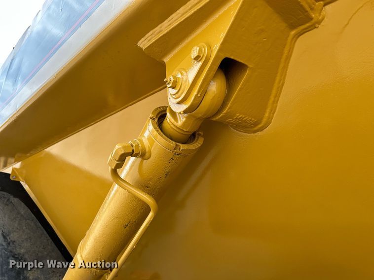 image for item DQ0920 2004 Caterpillar 730  haul truck