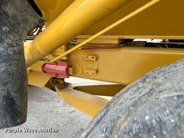 image for item DQ0920 2004 Caterpillar 730  haul truck