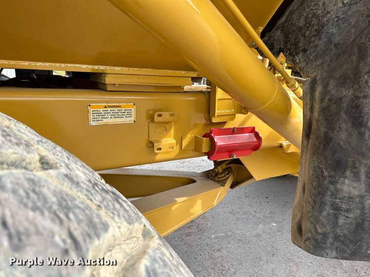 image for item DQ0920 2004 Caterpillar 730  haul truck