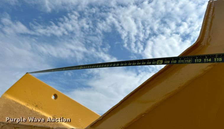 image for item DQ0920 2004 Caterpillar 730  haul truck