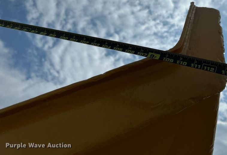 image for item DQ0920 2004 Caterpillar 730  haul truck