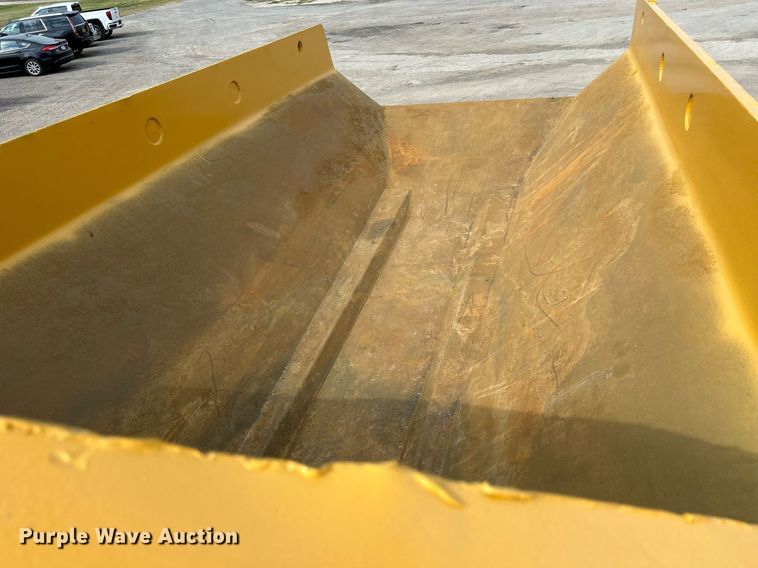 image for item DQ0920 2004 Caterpillar 730  haul truck