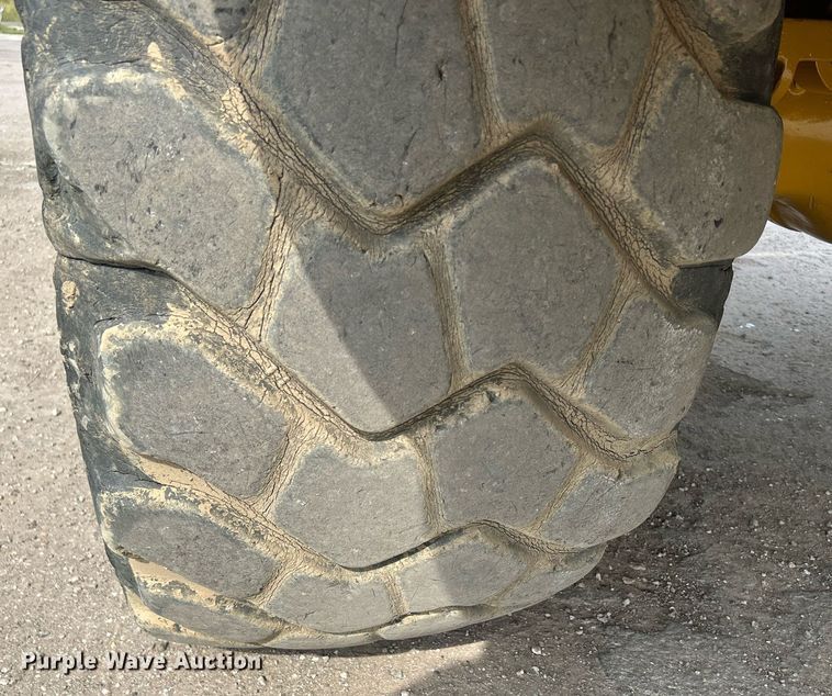 image for item DQ0920 2004 Caterpillar 730  haul truck