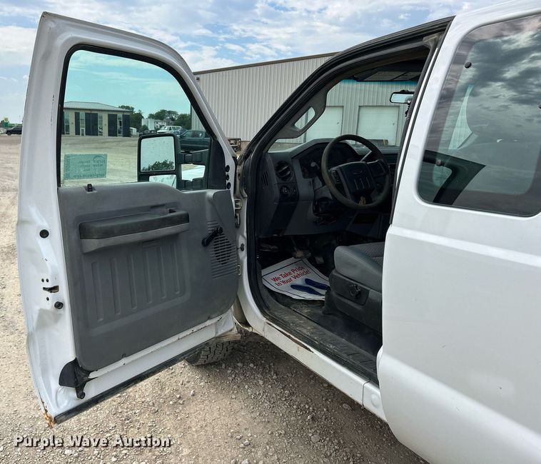 image for item DQ0924 2015 Ford  F350 Super Duty XL  Ext. Cab utility bed pickup truck