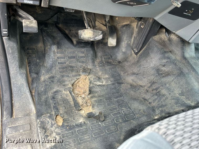 image for item DQ0924 2015 Ford  F350 Super Duty XL  Ext. Cab utility bed pickup truck