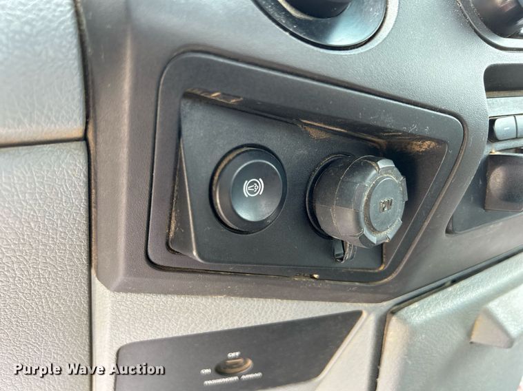 image for item DQ0924 2015 Ford  F350 Super Duty XL  Ext. Cab utility bed pickup truck