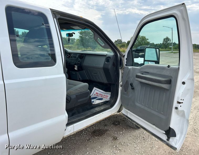 image for item DQ0924 2015 Ford  F350 Super Duty XL  Ext. Cab utility bed pickup truck