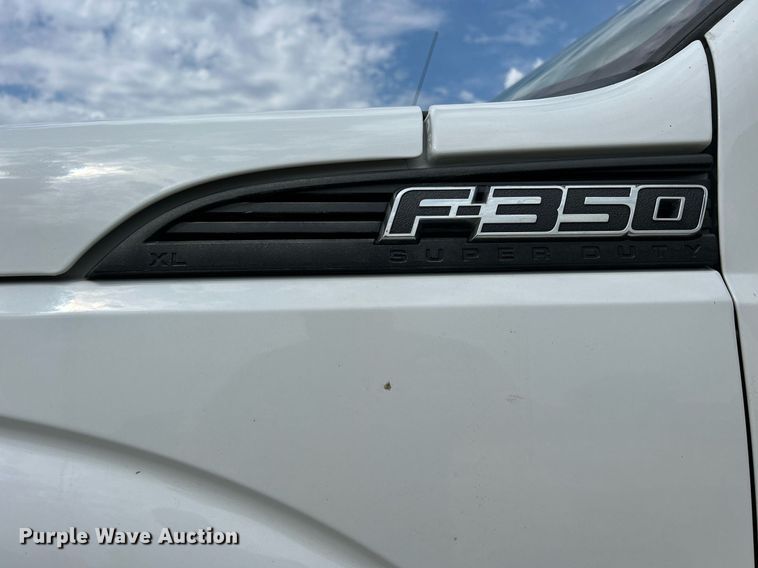 image for item DQ0924 2015 Ford  F350 Super Duty XL  Ext. Cab utility bed pickup truck