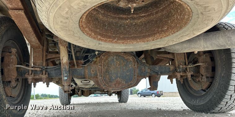 image for item DQ0924 2015 Ford  F350 Super Duty XL  Ext. Cab utility bed pickup truck