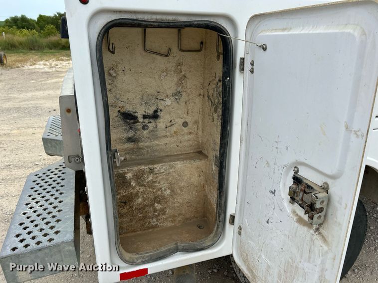 image for item DQ0924 2015 Ford  F350 Super Duty XL  Ext. Cab utility bed pickup truck