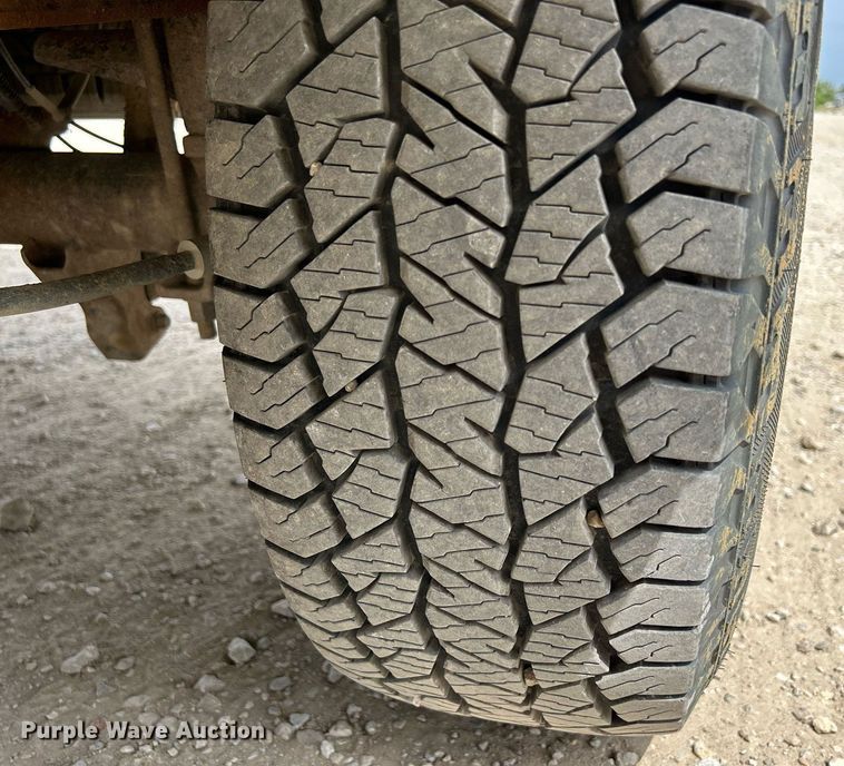 image for item DQ0924 2015 Ford  F350 Super Duty XL  Ext. Cab utility bed pickup truck